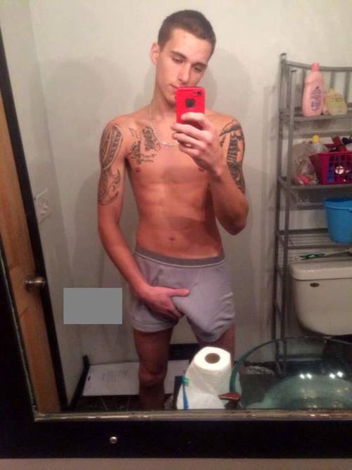 BAISE MINET BRANLETTE EN CACHETTE Bogoss italien bg nu gay